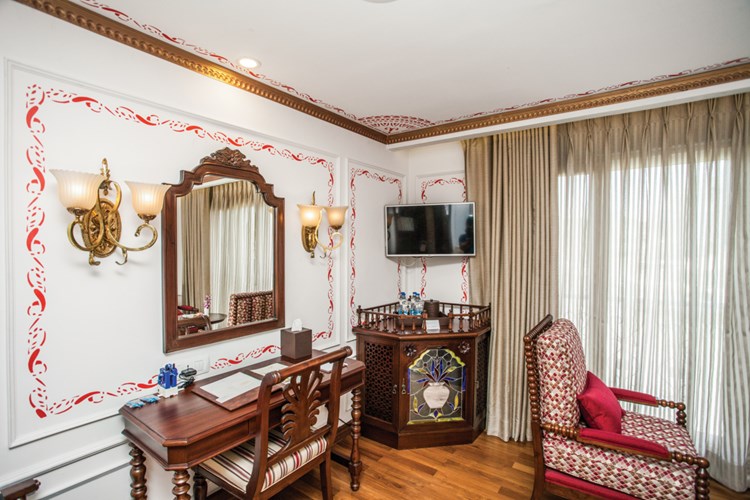 Colonial Suite  Ganges Voyager II 